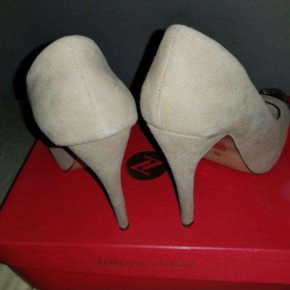 Suede w/ Silver tip pumps. Very Good condition. - Picture 6 of 6